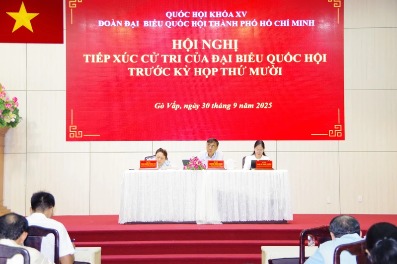 Đoàn đại biểu Quốc hội TP. Hồ Chí Minh (tổ đại biểu số 7) tiếp xúc cử tri trước kỳ họp thứ 10 của Quốc hội khóa XV