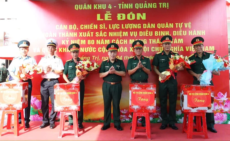 LLVT và Nhân dân các tỉnh, thành phố nồng nhiệt chào đón đoàn tàu cán bộ, chiến sĩ A80