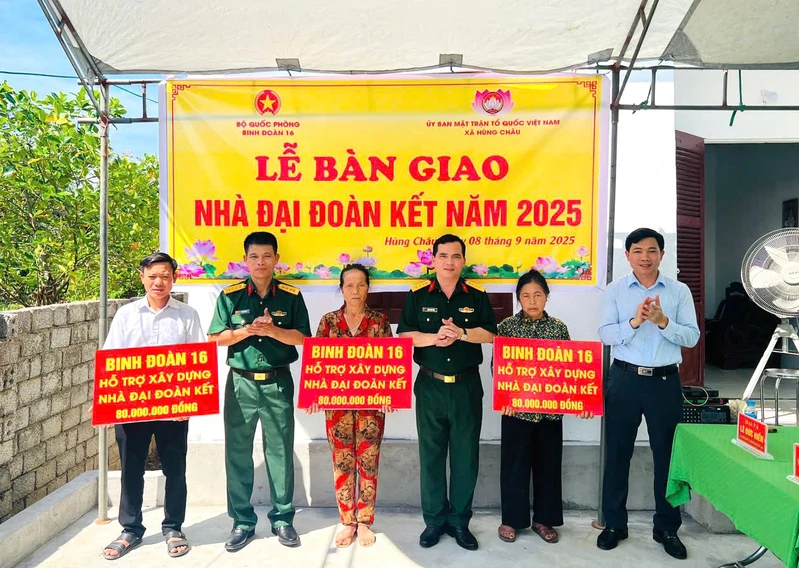 Binh đoàn 16 bàn giao 3 căn nhà “Đại đoàn kết” tại tỉnh Nghệ An