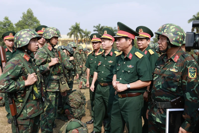 Quân khu 7 kiểm tra công tác SSCĐ Sư đoàn 302 và Sư đoàn 309