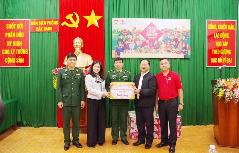 Ban Chỉ huy Bộ đội Biên phòng Lâm Đồng phối hợp tổ chức chương trình “Chung vị Tết Việt, gắn kết muôn miền”