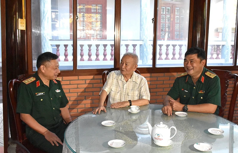 Hai cuộc điện thoại và một đời người ở lại