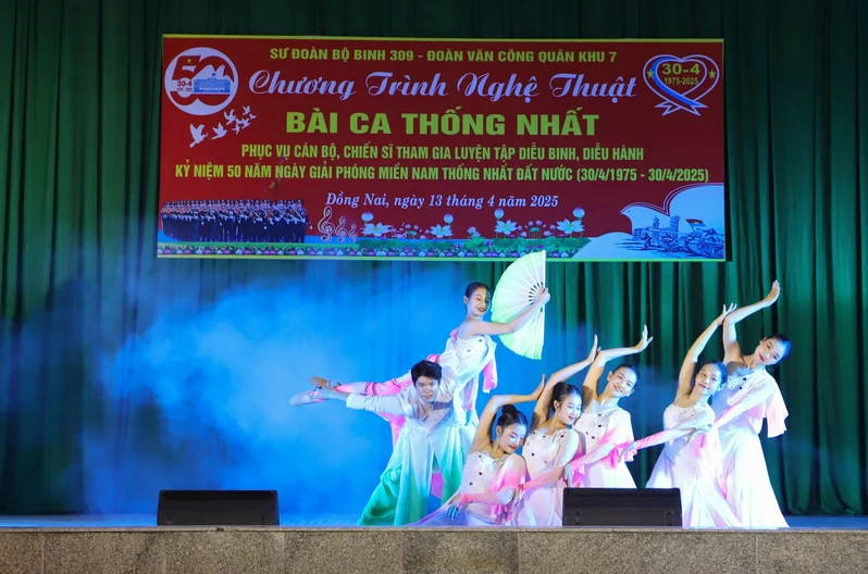 Ngày 24/11 hằng năm là "Ngày Văn hóa Việt Nam" 
