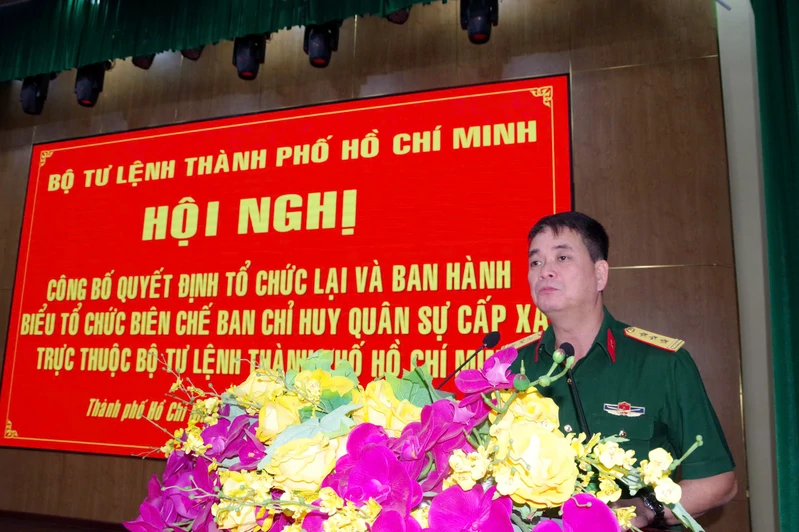 Ban CHQS PTKV 2 - Phú Lợi công bố quyết định tổ chức lại Ban CHQS xã, phường