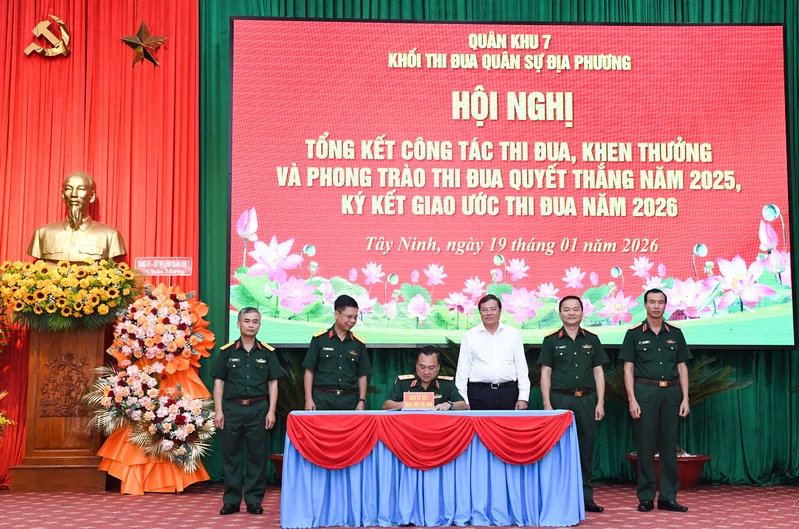 	Khối quân sự địa phương: Phong trào thi đua quyết thắng tạo động lực hoàn thành thắng lợi nhiệm vụ quốc phòng, quân sự địa phương