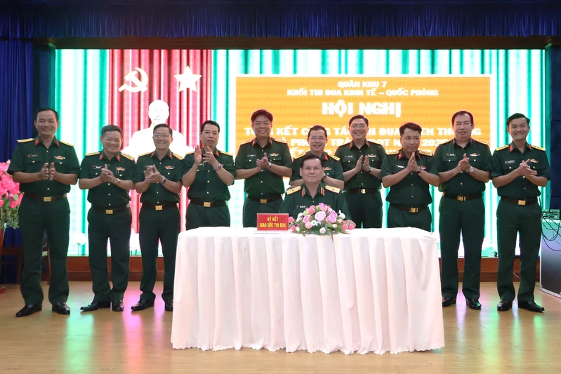 Khối thi đua kinh tế - quốc phòng Quân khu 7 tổng kết công tác thi đua khen thưởng và Phong trào Thi đua Quyết thắng năm 2025