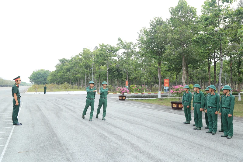 Quân khu 7 khai mạc hội thao khung cán bộ luyện chiến sĩ mới năm 2026