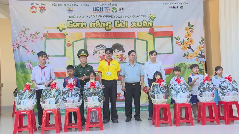 Ấm áp nghĩa tình nơi biên giới Tây Ninh