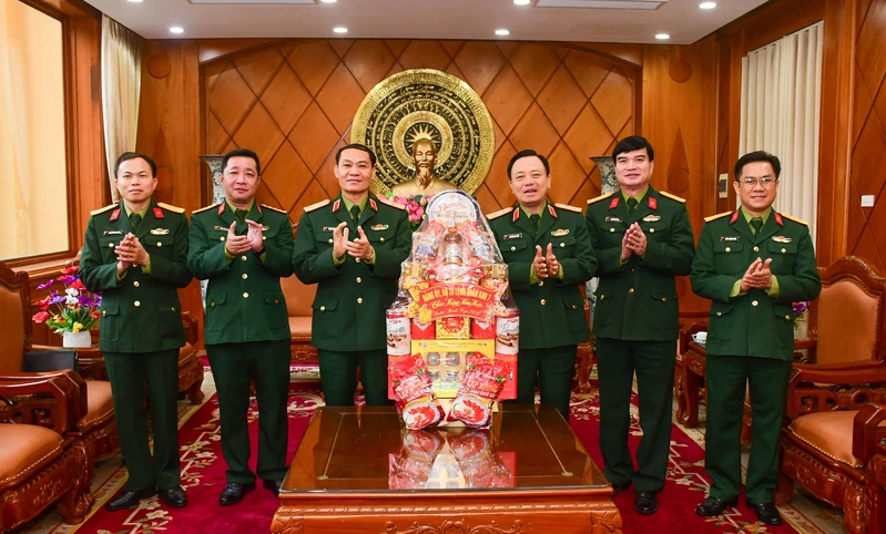 Bộ Tư lệnh Quân khu 7 chúc tết Ủy ban Quốc phòng - An ninh và Đối ngoại của Quốc hội, các Học viện, doanh nghiệp Quân đội tại Thủ đô Hà Nội
