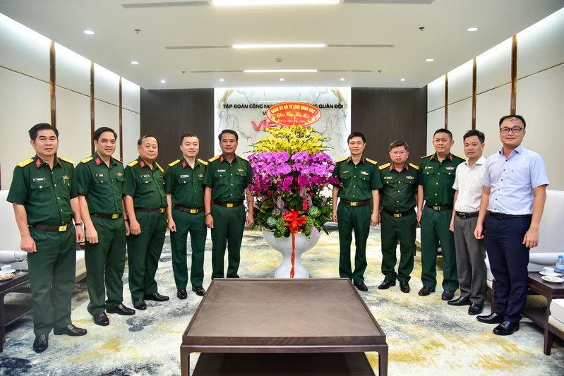 Đại tá Nguyễn Tấn Linh, Phó Tư lệnh Quân khu 7 chúc Tết các doanh nghiệp
