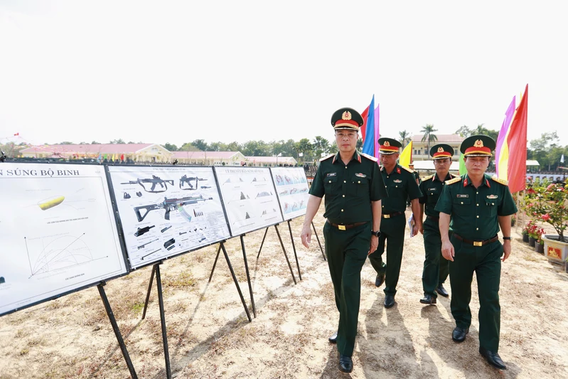 Đoàn công tác Bộ Tổng Tham mưu kiểm tra công tác chuẩn bị huấn luyện tại Trung đoàn 271