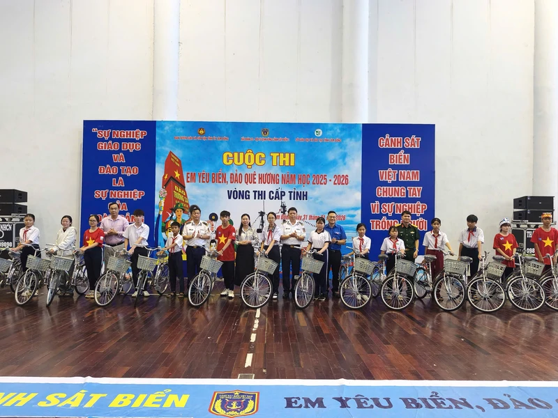 Thêm yêu biển đảo quê hương