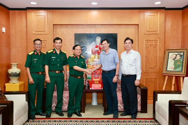 Bộ Tư lệnh Quân khu 7 chúc Tết các cơ quan, thông tấn, báo chí trên địa bàn TP. Hồ Chí Minh