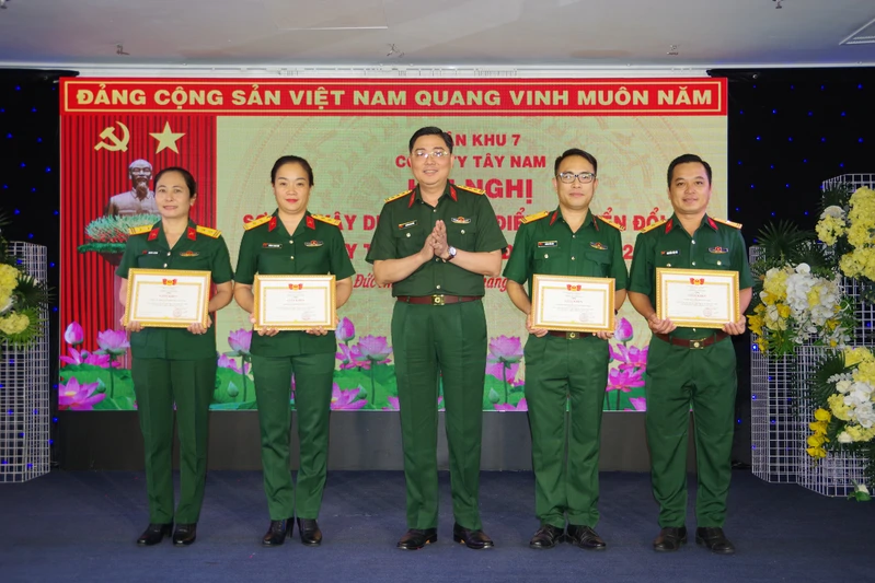 Công ty Tây Nam đạt nhiều kết quả nổi bật trong xây dựng đơn vị điểm về chuyển đổi số