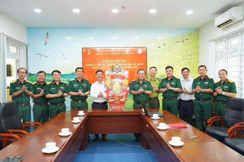 Bộ Tư lệnh Thành phố Hồ Chí Minh thăm, chúc Tết Vườn Quốc gia Côn Đảo