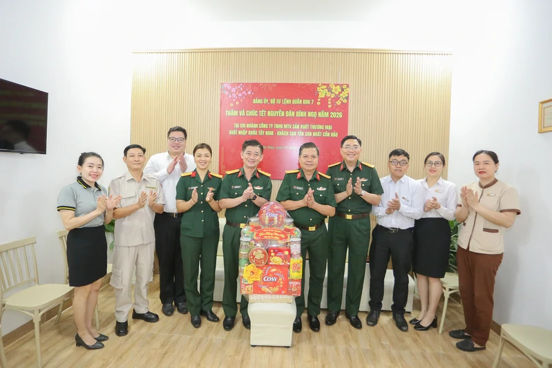 Công ty Tây Nam thăm, chúc Tết Chi nhánh Khách sạn Tân Sơn Nhất - Côn Đảo