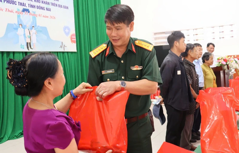 Bệnh viện 7A phối hợp chăm lo Tết người có công tại tỉnh Đồng Nai
