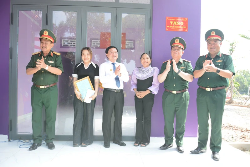 Xuân về trong những ngôi nhà mới vùng biên