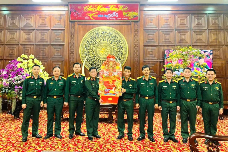 Bộ Tư lệnh Binh đoàn 16 chúc Tết Quân đoàn 34 và Binh đoàn 15