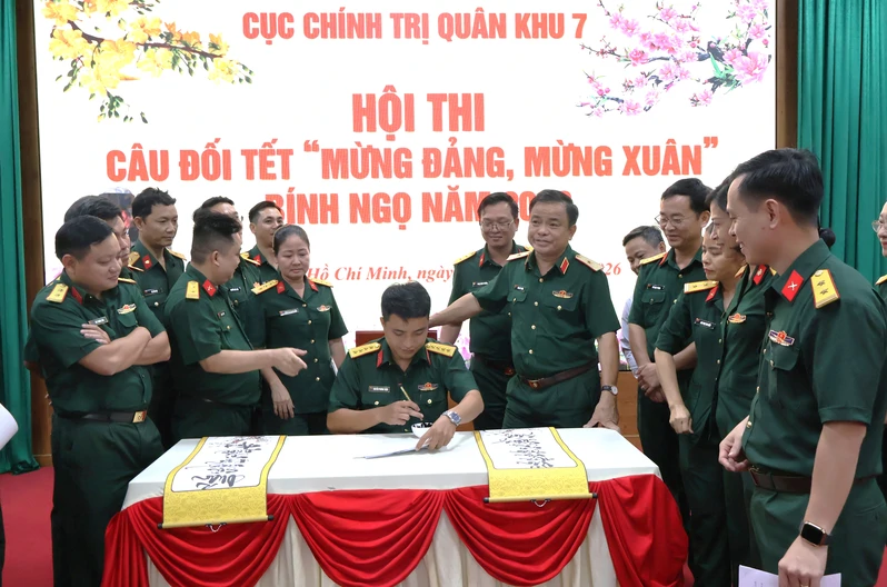 Cục Chính trị Quân khu 7 tổ chức Hội thi câu đối Tết