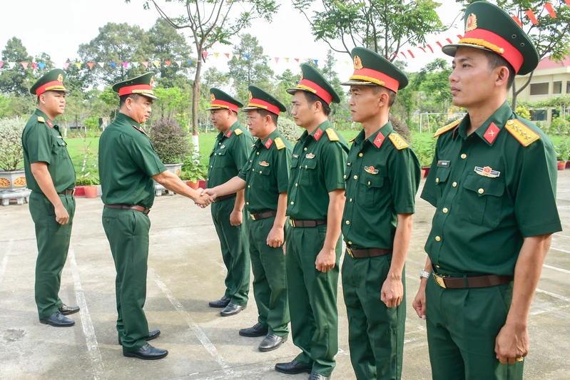 Thiếu tướng Lê Xuân Bình chúc Tết các đơn vị trực thuộc Bộ Tham mưu Quân khu 7