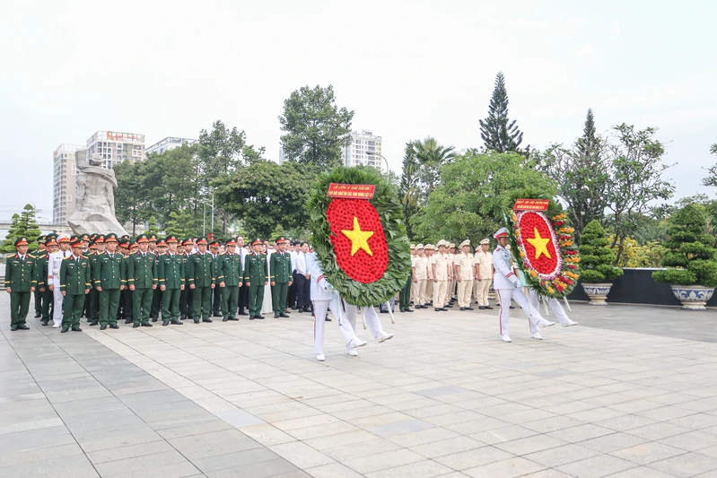 Dâng hương tưởng niệm Chủ tịch Hồ Chí Minh, các Mẹ Việt Nam anh hùng và Anh hùng liệt sĩ dịp Tết Bính Ngọ 2026