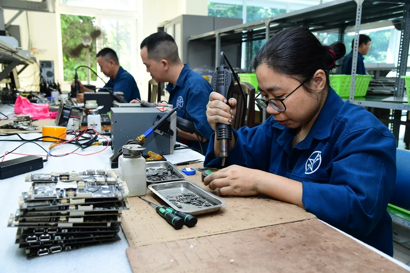 Mùa xuân của người lính thợ thông tin Z755