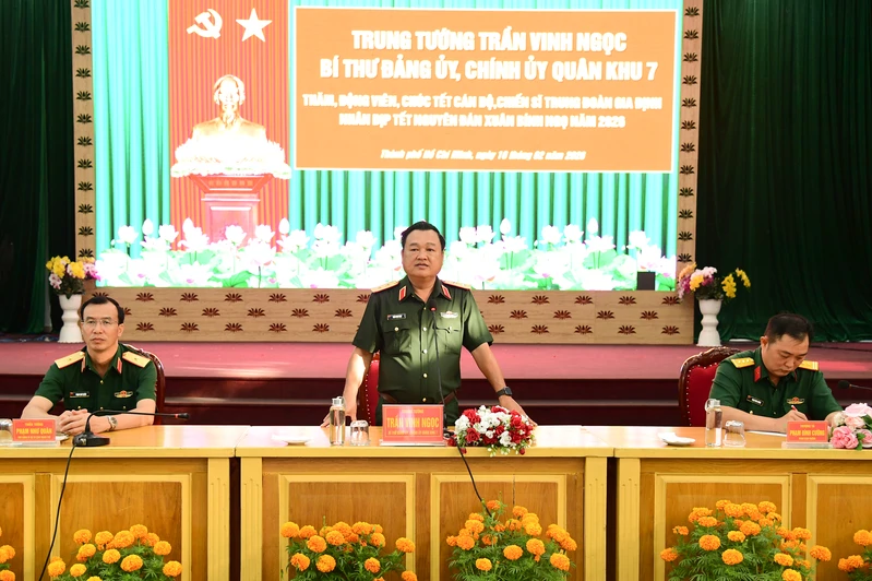 Trung tướng Trần Vinh Ngọc thăm, động viên cán bộ chiến sĩ các đơn vị 