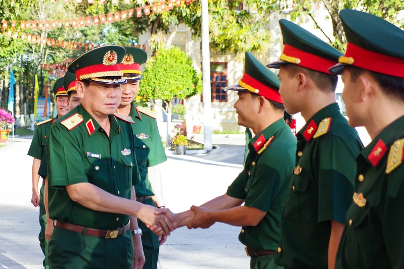 Thiếu tướng Đặng Văn Lẫm kiểm tra công tác chuẩn bị đón tết Nguyên đán Bính Ngọ 2026 