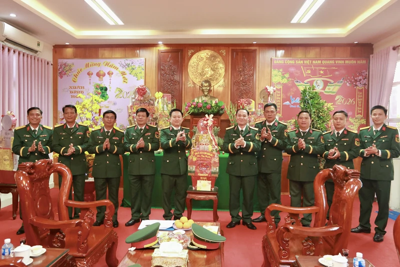 Thiếu tướng Trần Ngọc Minh thăm, động viên và chúc Tết các đơn vị tại tỉnh Đồng Nai 