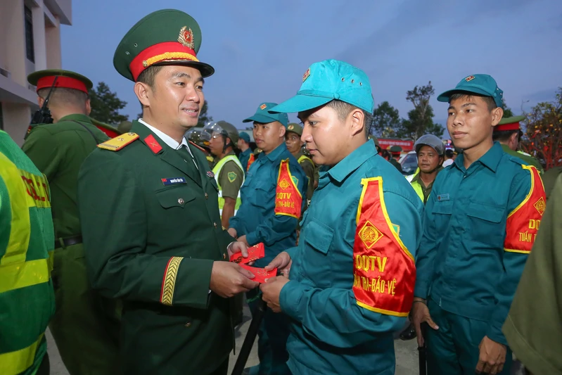 Bộ đội vui xuân, sẵn sàng chiến đấu cao
