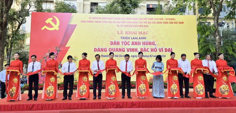 TPHCM khai mạc Triển lãm ảnh kỷ niệm 96 năm Ngày thành lập Đảng Cộng sản Việt Nam 