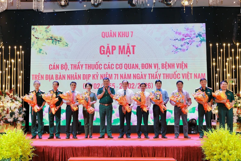 Đảng ủy, Bộ Tư lệnh Quân khu gặp mặt kỷ niệm 71 năm ngày thầy thuốc Việt Nam