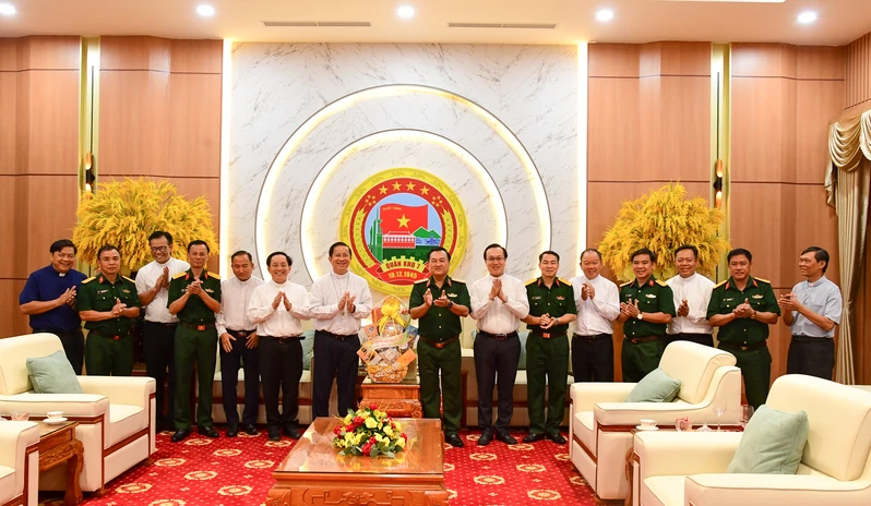Tòa Giám mục Phú Cường chúc Tết Đảng ủy, Bộ Tư lệnh Quân khu 7