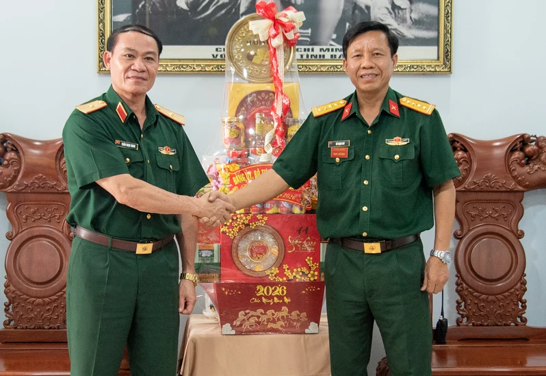 Thiếu tướng Trần Ngọc Minh chúc Tết các đơn vị trên địa bàn Thành phố Hồ Chí Minh