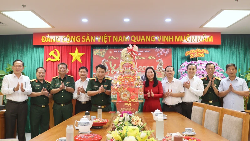 Quân khu 7 chúc Tết các cơ quan Trung ương trên địa bàn