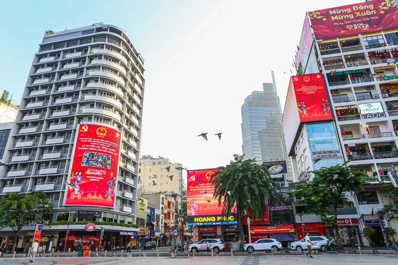 TP.HCM rực rỡ cờ hoa, pa-nô chào mừng bầu cử Quốc hội khóa XVI
