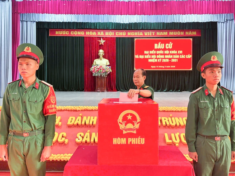 Tổ bầu cử số 39 tại Lữ đoàn 75 tổ chức bầu cử nghiêm túc, đúng quy định