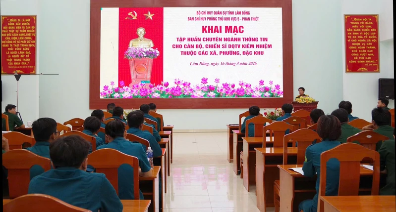 Ban Chỉ huy phòng thủ khu vực 5 – Phan Thiết tập huấn chuyên ngành thông tin cho lực lượng dân quân tự vệ