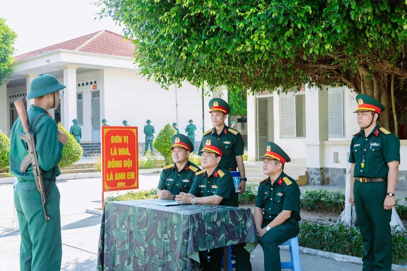 Bộ CHQS tỉnh Tây Ninh kiểm tra công tác huấn luyện chiến sĩ mới tại Tiểu đoàn 12