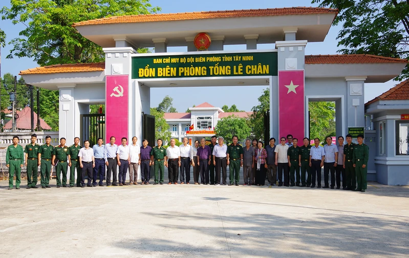 Nguyên Lãnh đạo tỉnh Long An thăm, động viên các đồn biên phòng tỉnh Tây Ninh