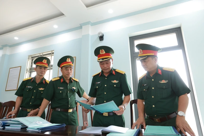 Bộ Tham mưu Quân khu 7 kiểm tra công tác huấn luyện chiến sĩ mới tại Sư đoàn 7 và Lữ đoàn 26
