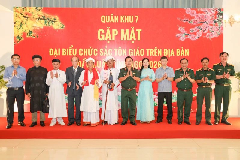 Quân khu 7 tổ chức gặp mặt đại biểu chức sắc tôn giáo trên địa bàn