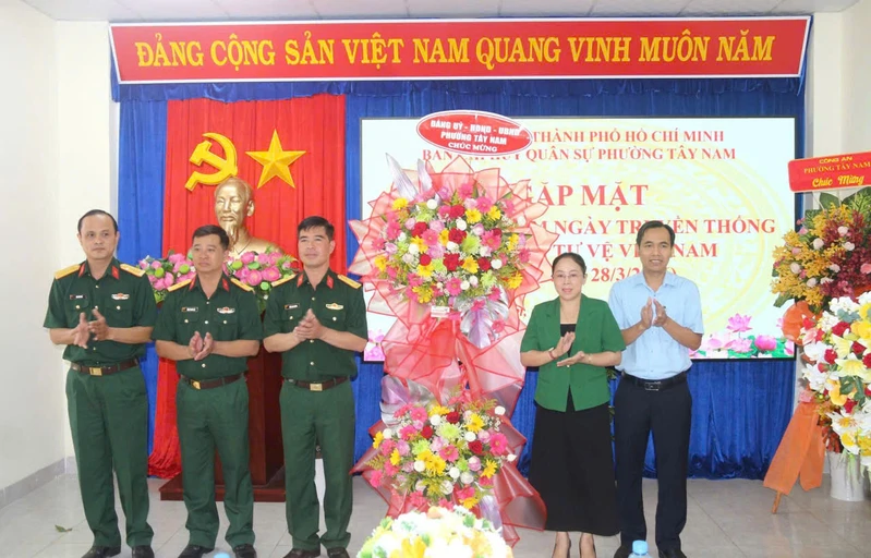 Ban CHQS phường Tây Nam họp mặt kỷ niệm 91 năm ngày Truyền thống lực lượng Dân quân tự vệ
