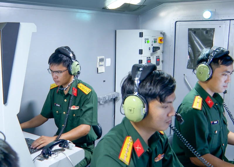 Người “gác sóng” trong thời đại số