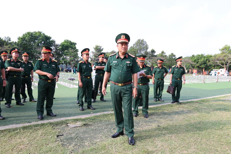 Trung tướng Lê Xuân Thế kiểm tra công tác chuẩn bị Lễ giao nhận quân năm 2026 tại Ban Chỉ huy PTKV 1 - Long Bình