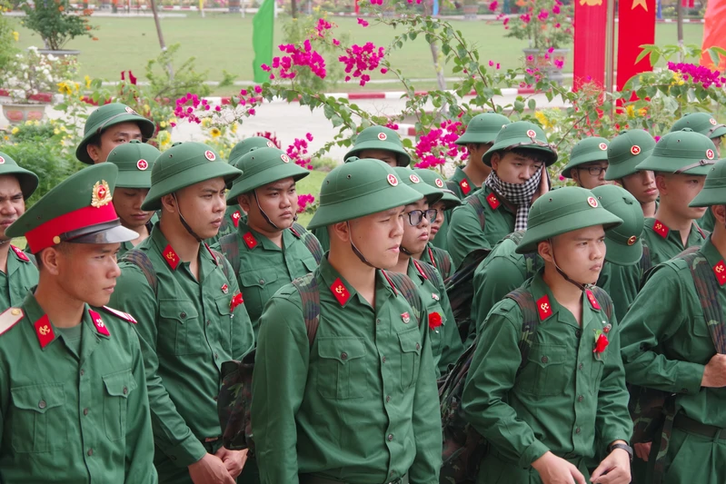 Sư đoàn 7 tiếp nhận 580 chiến sĩ mới