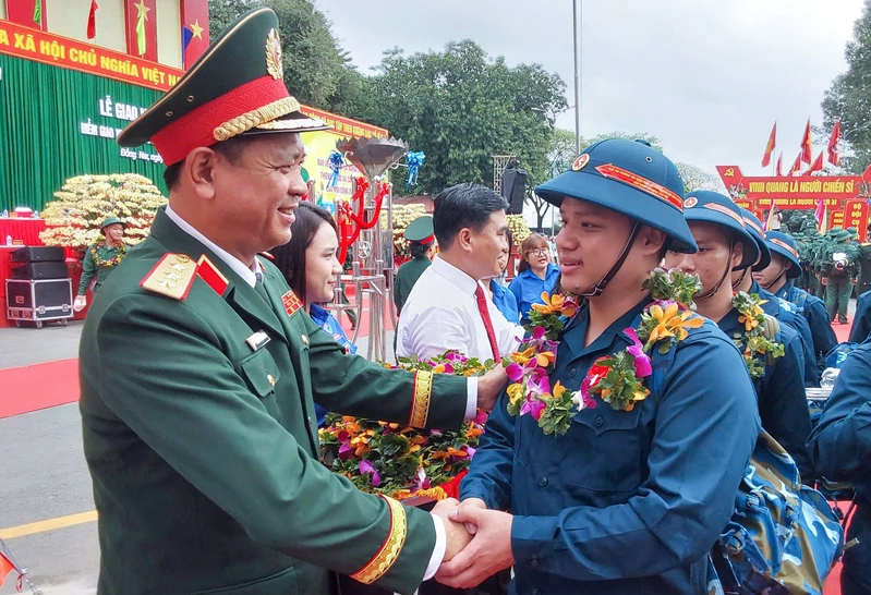 Thượng tướng Nguyễn Trường Thắng dự Lễ giao nhận quân tại tỉnh Đồng Nai