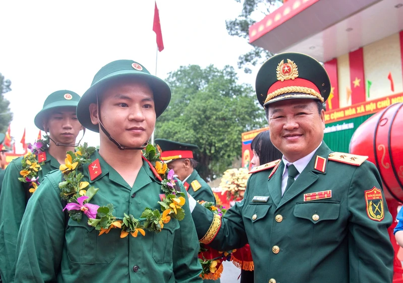 Thanh niên tỉnh Đồng Nai háo hức lên đường nhập ngũ