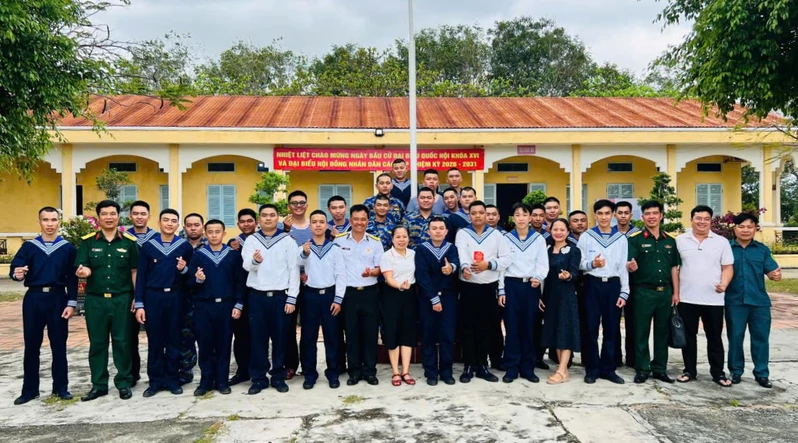 Lãnh đạo phường Tây Nam thăm, động viên chiến sĩ mới nhập ngũ
